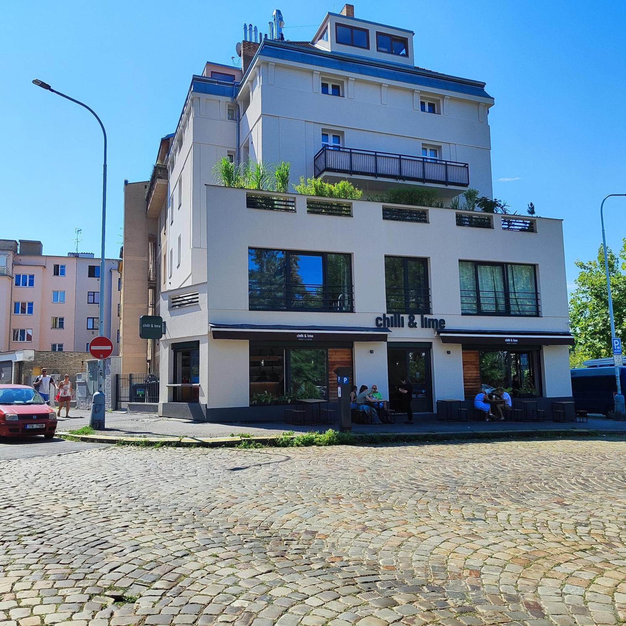 Apartment Big Windows Prag Exteriör bild